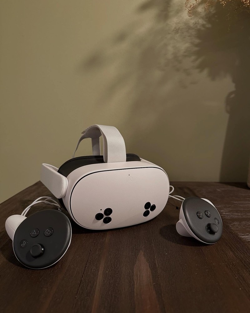 Meta Quest 3S All-In-One Virtual Reality Headset 128GB W/ Controllers