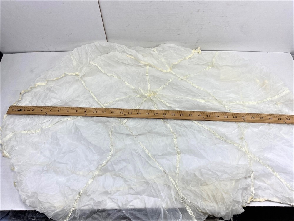 Large 33'' Chaff Parachute, Single (1)