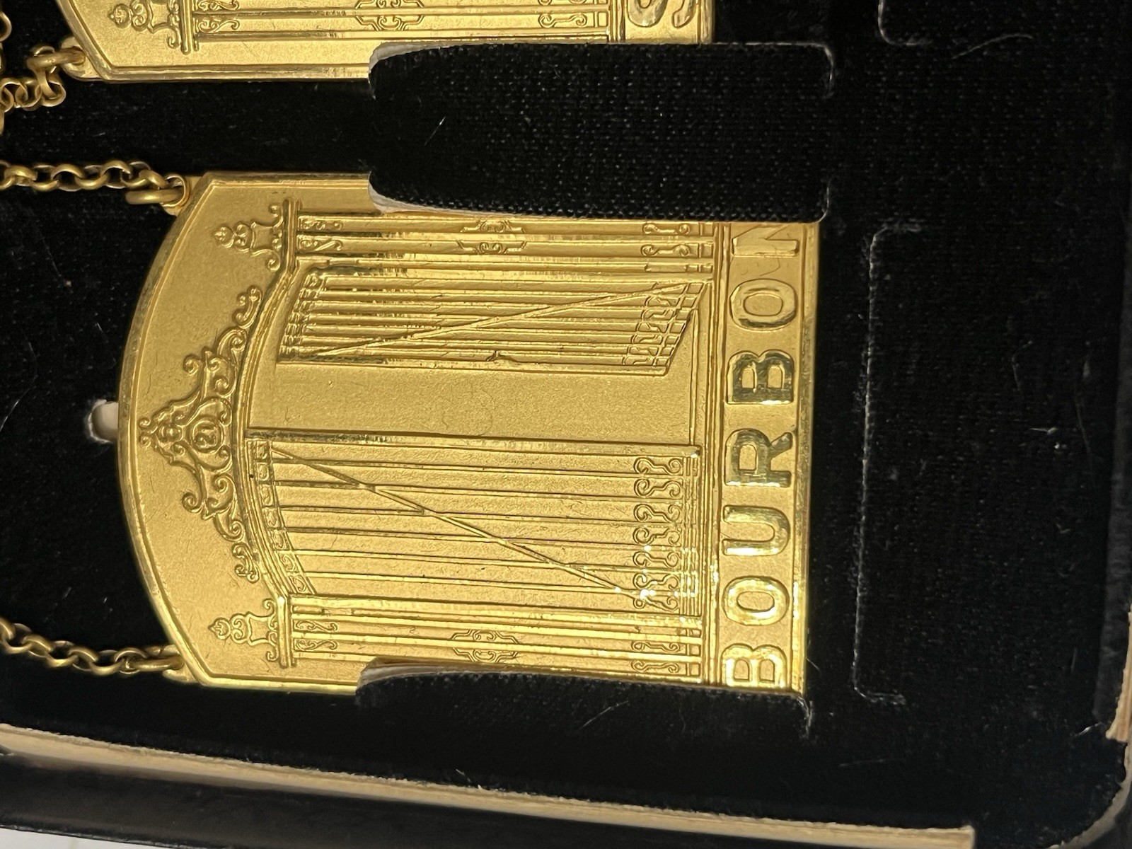 The "21" Club New York NYC Restaurant Gilt Bronze 3 Set Decanter Tags New In Box