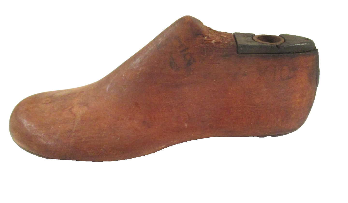 Vintage CHILDREN'S WOODEN COBBLER SHOE MOLD 6-5/8"