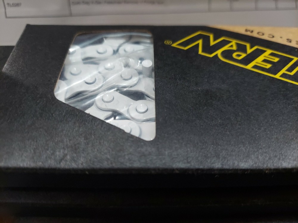 Eastern Half Link Chain White