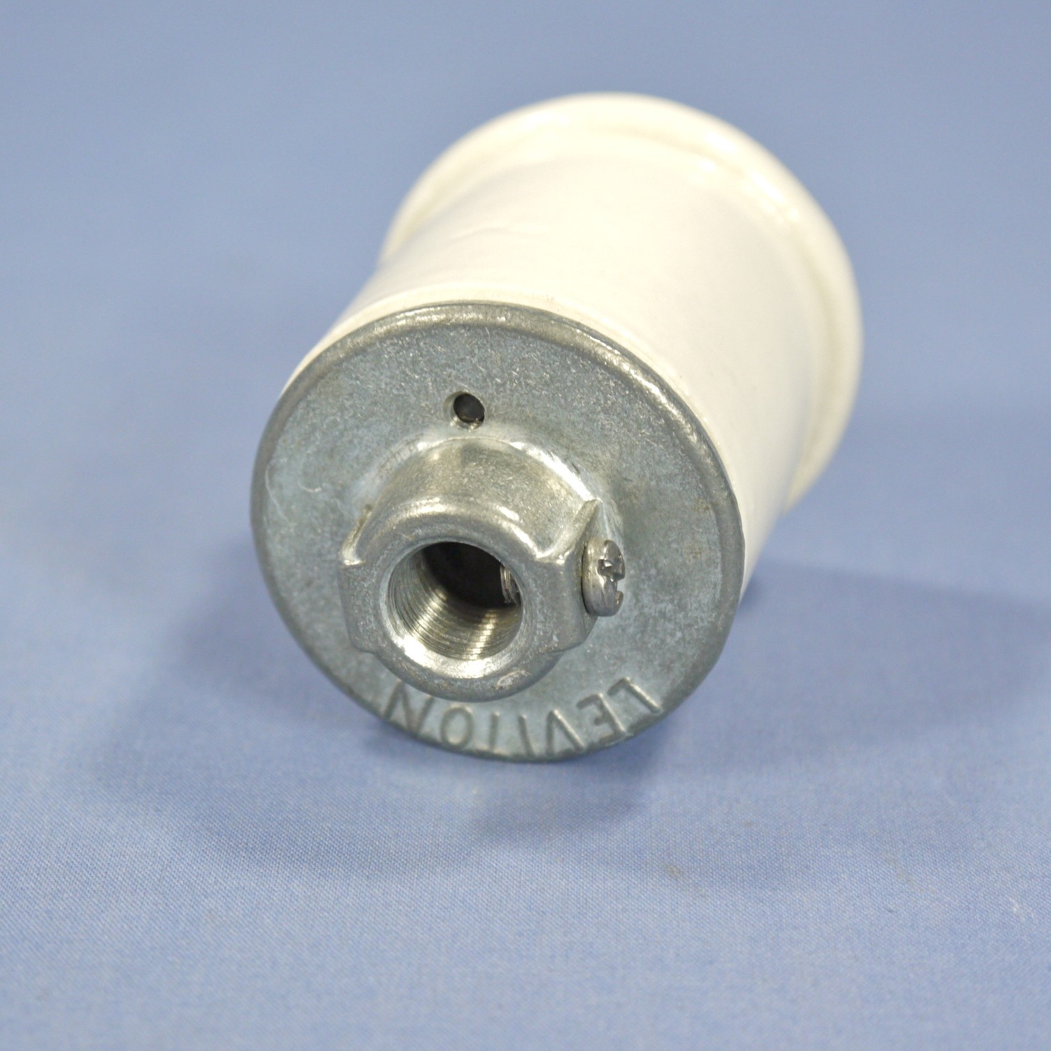 Leviton Porcelain Lampholder Bead Shade Ring Pipe Mount Light Socket 660W 10065