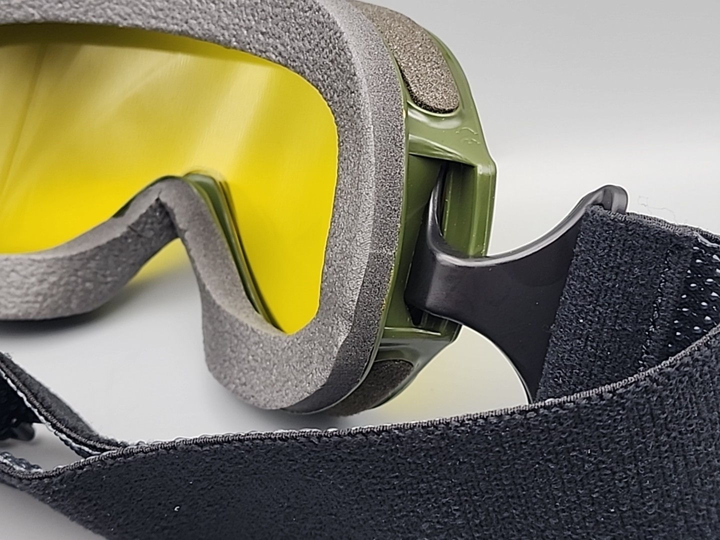 Vtg Bolle Commander Safety Goggles Green Frame Yellow tint Lens British Army NOS