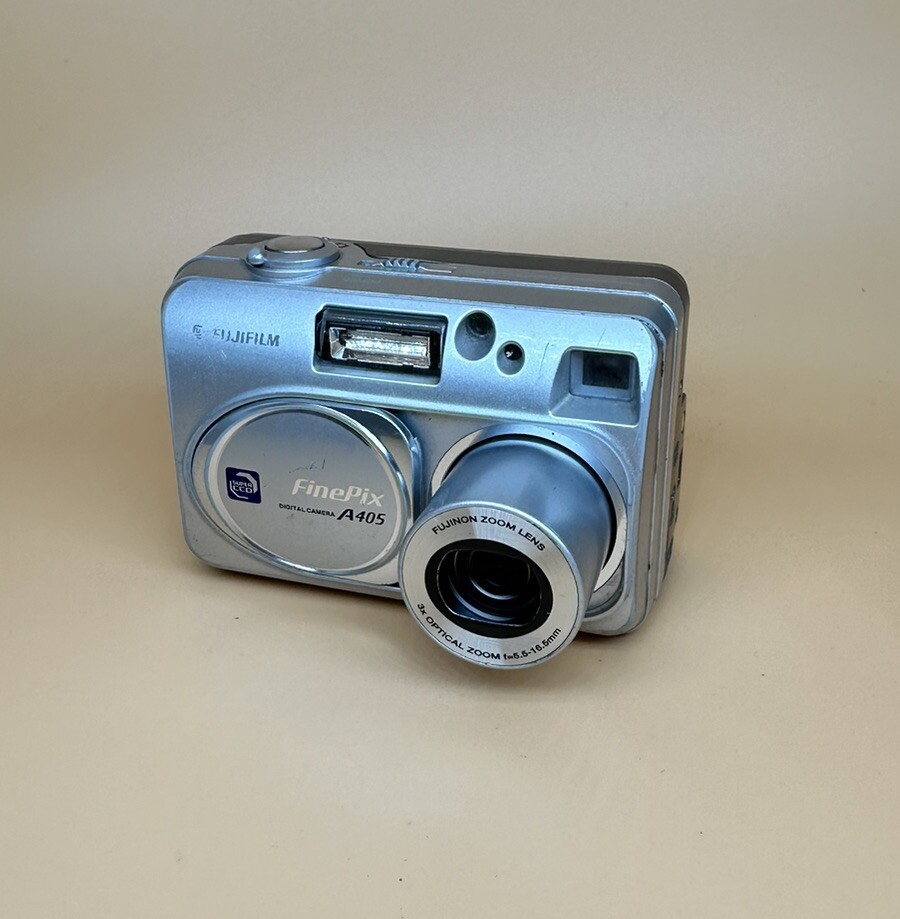 Fujifilm FinePix A405 2.0MP Compact Digital Camera Silver - Tested & Working