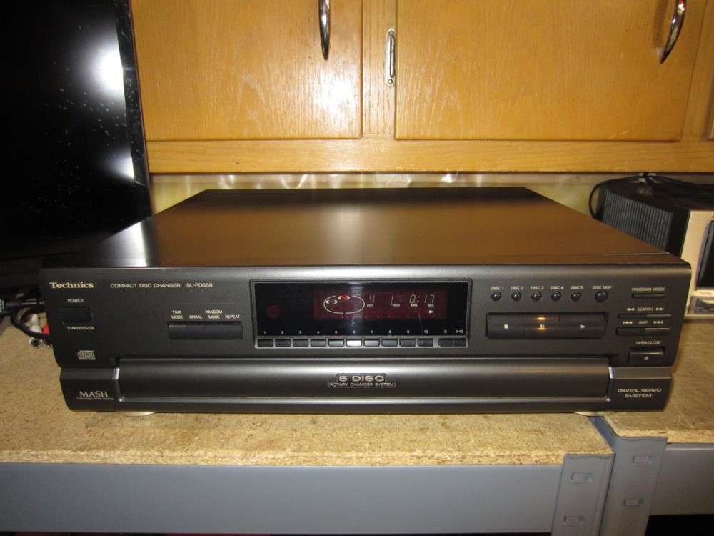 Technics SL-PD688 5 Disc CD Changer Carousel No Remote Tested Working