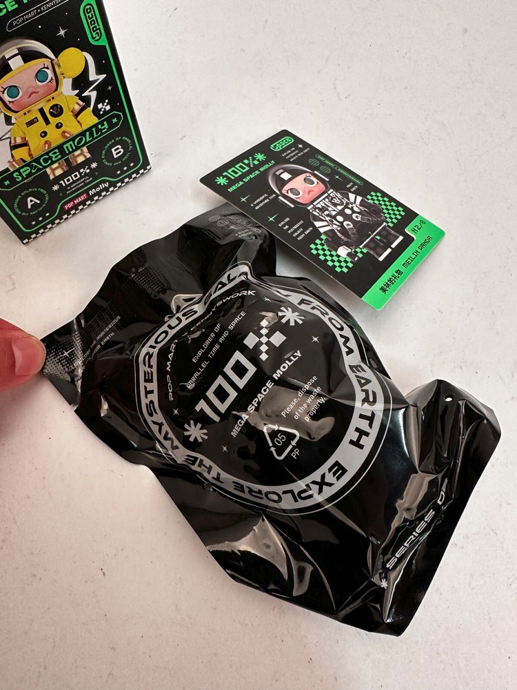 POP MART x Kennyswork Mega Space Molly Series 2 Meilin Panda Figure SEALED BAG