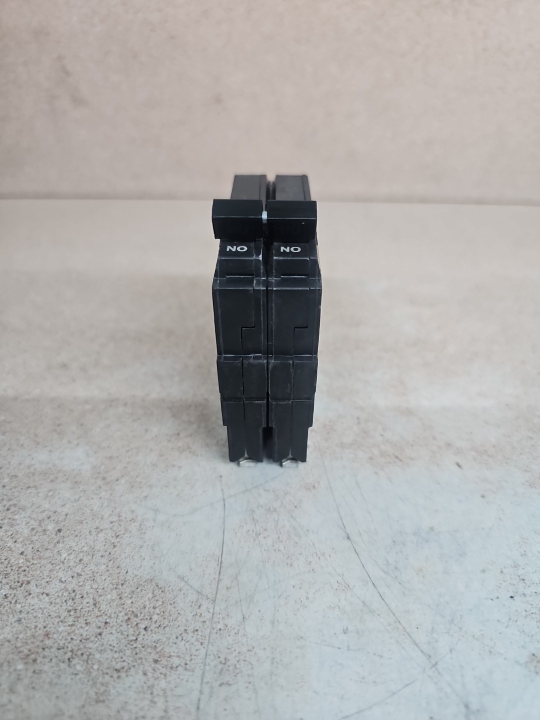 GE THQP THQP230 2 Pole 120/240V 30 Amp Circuit Breaker NNT