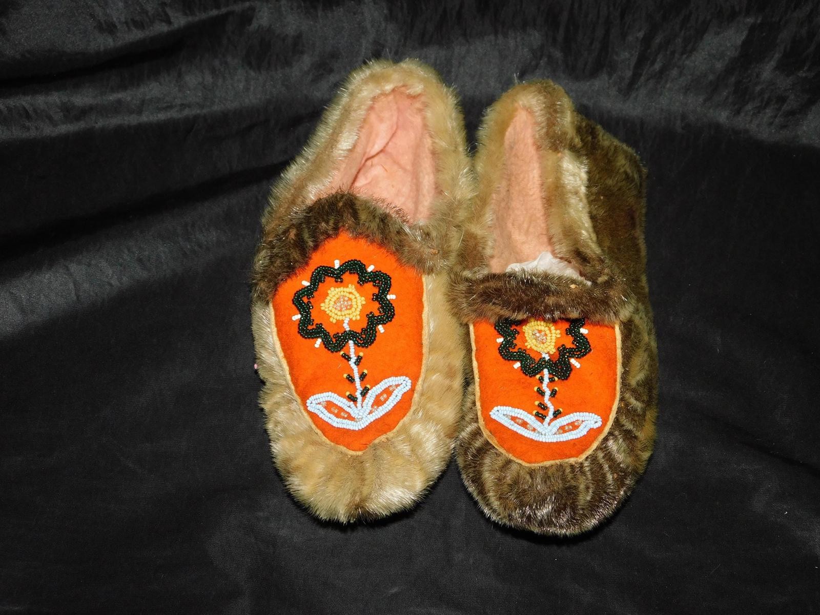 Vtg Inuit Made Fur Slippers Orange Felt Beaded Flower Womens Size 6 Moccasins
