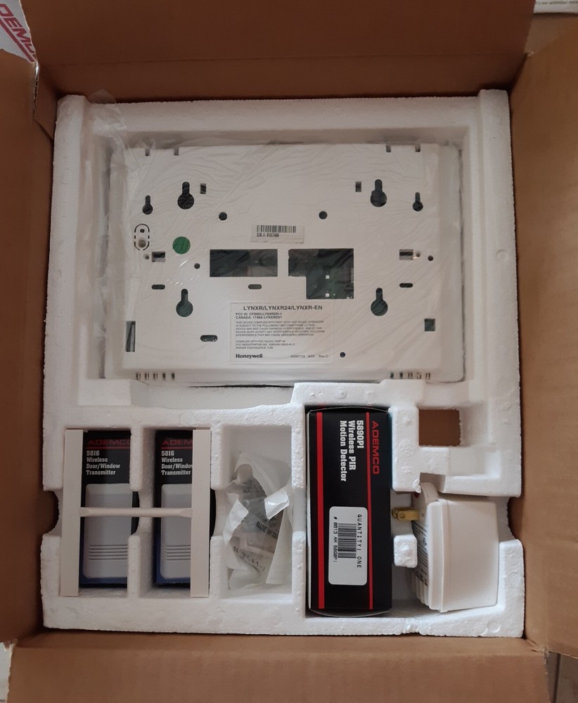 Ademco LYNXRPK - EN  Wireless Security System Package (NOS/NEW)