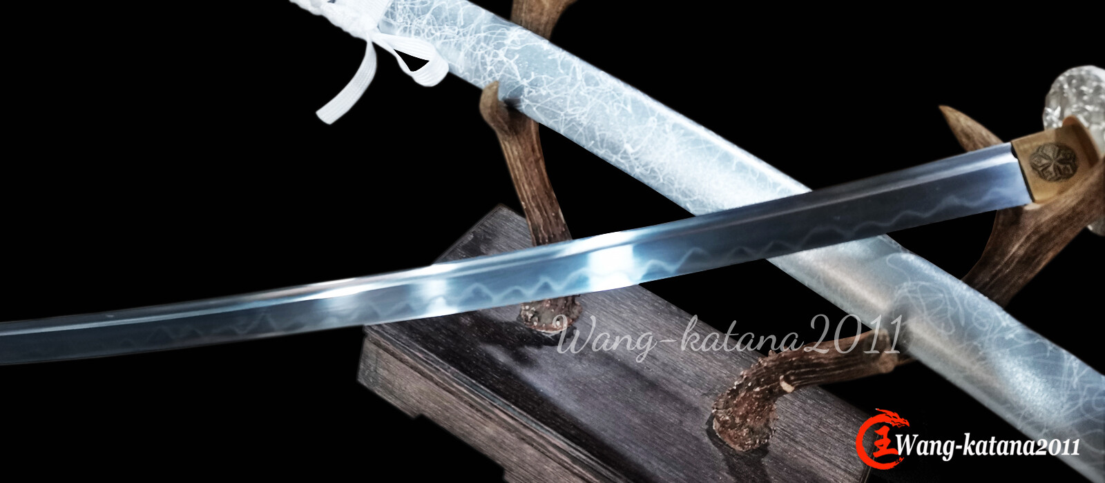 Elegant Silver Dragon Katana Clay Tempered T10 Japanese Samurai Functional Sword