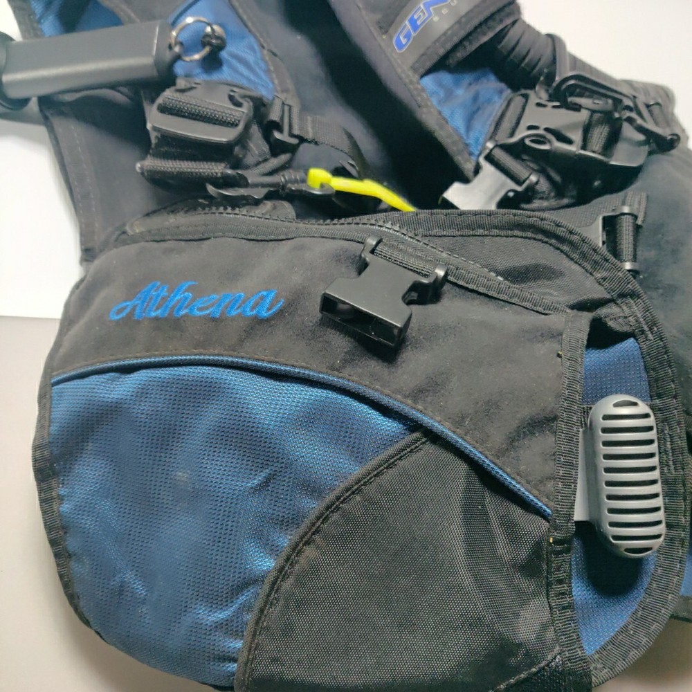 Genesis scuba Athena buoyancy control device (BCD) black size SMALL *DAMAGED*
