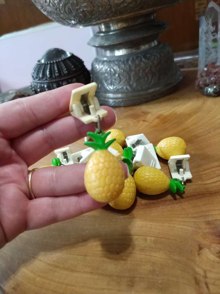 10 plastic pineapple shaped tablecloth weights. picnics, outdoor dining
