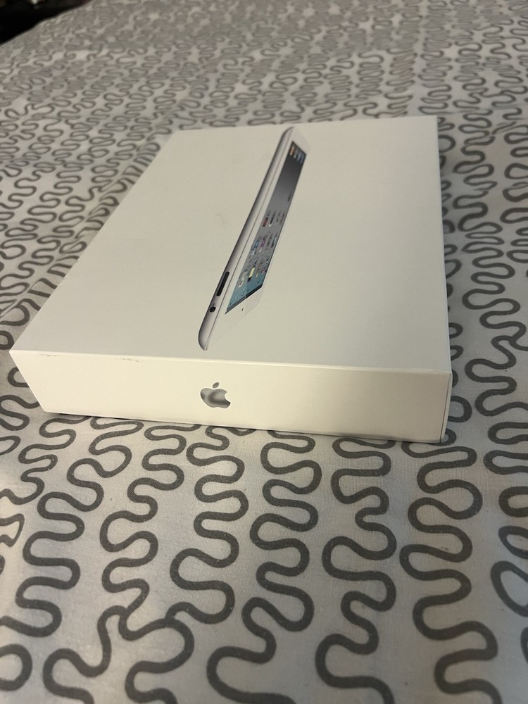 Ipad 2 WiFi 32GB White (BOX ONLY) EMPTY WITH PAPERS