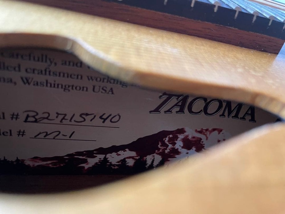 Tacoma flat mandolin m-1