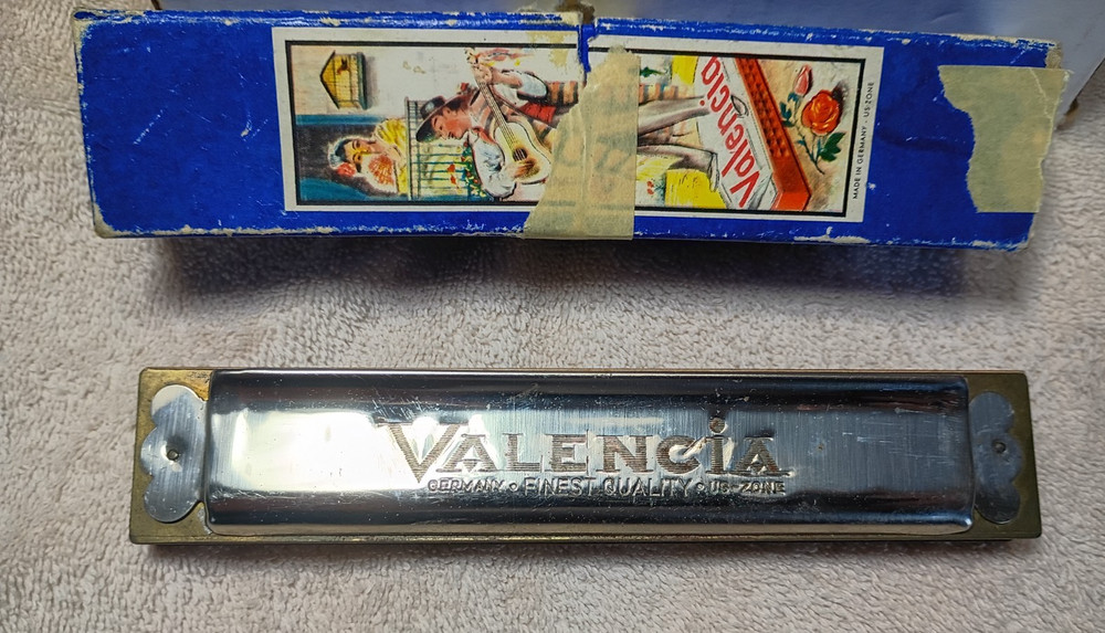 Valencia Double reed 28 / 14  in box harmonica