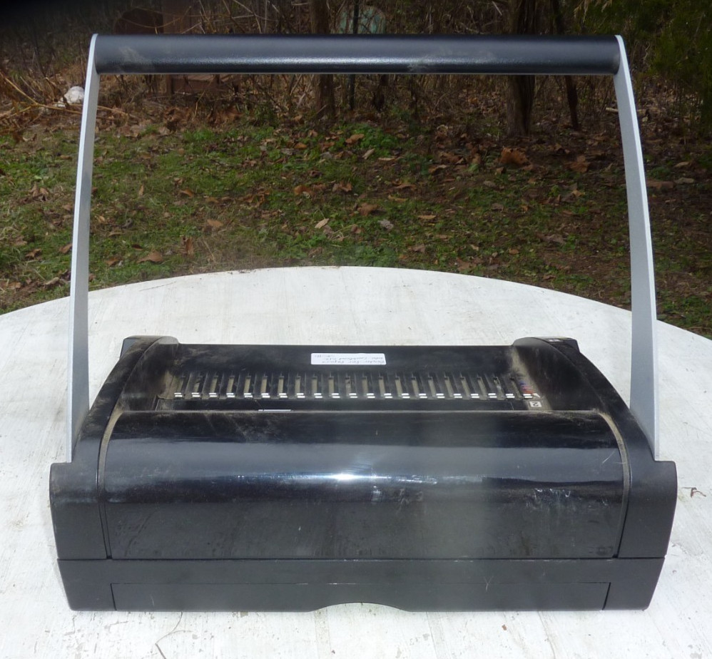 GBC CombBind C12 Plastic Spiral Binding Machine Office School Used Works