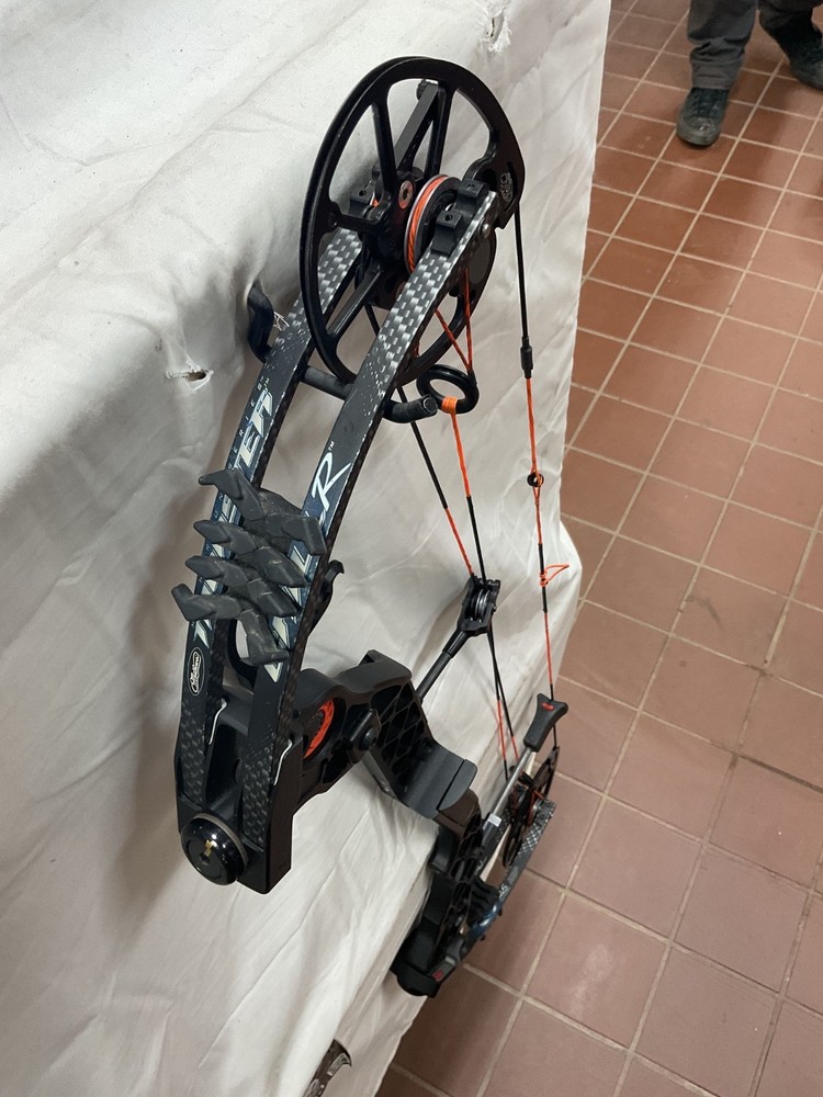 Mathews Chill R RH Black 70LB