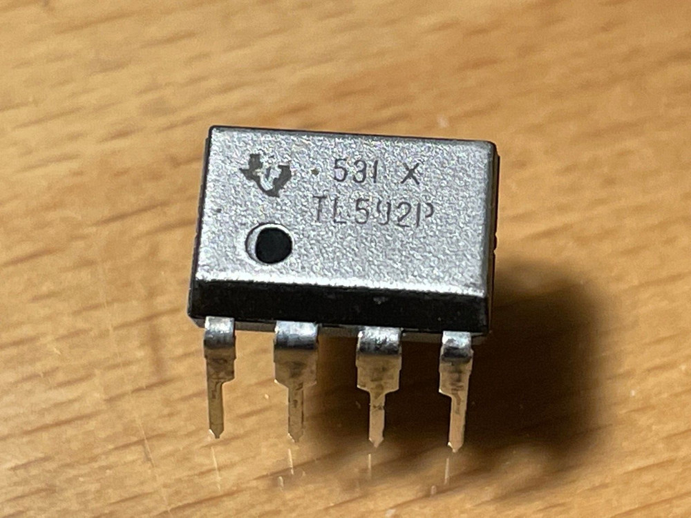 TL592P- Texas Instruments - High-Performance Analog Video Amplifier-DIP-8.