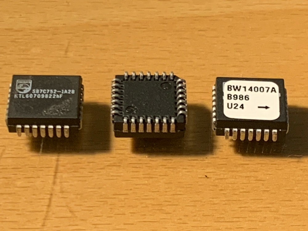 S87C752-1A28 PHILIPS Encapsulation:PLCC-28
