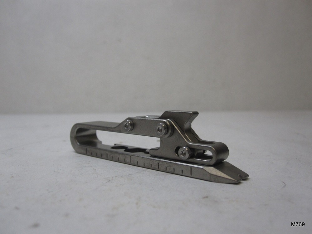 Multitool - Nailpuller, Bottle Opener, Window Breaker, Ruler, Square, Hex Screw