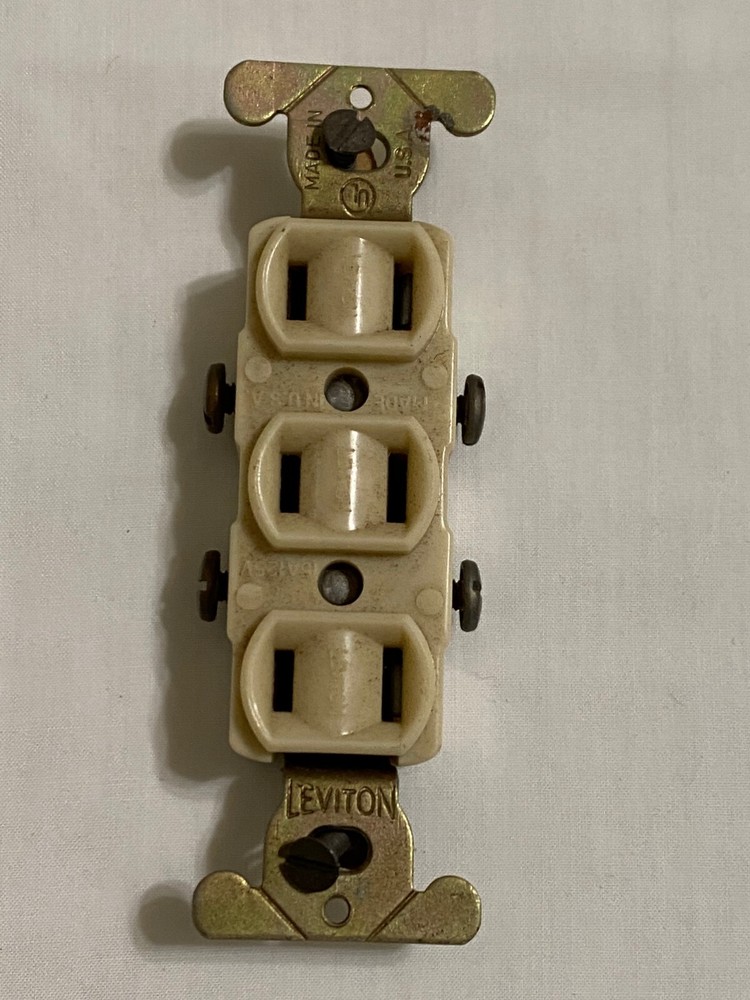 Vintage Bakelite Electrical Hardware Items, 5 Pieces