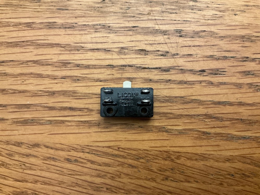 Licon Switch  16-304  Micro Switch  10A  125/250V Pin Plunger Switch