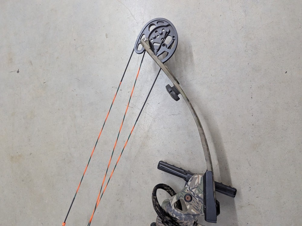 PSE Fire Flite 33 Compound Bow w/ BAG + Extras - RH 27-32” - 70lb Max - TESTED