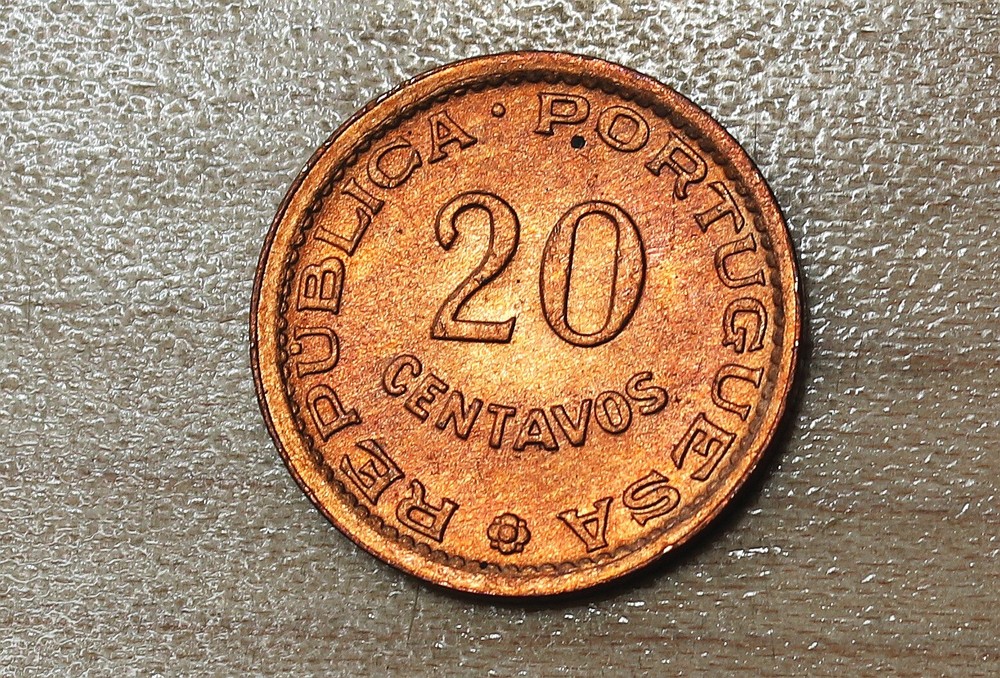 1973 Mozambique 20 Centavos