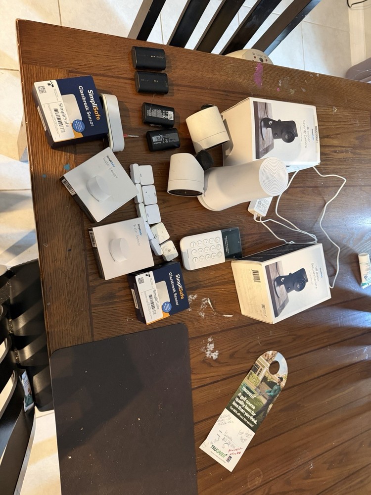 SimpliSafe Wireless Alarm System Glassbreak Sensor Water Sensor Indoor Camera