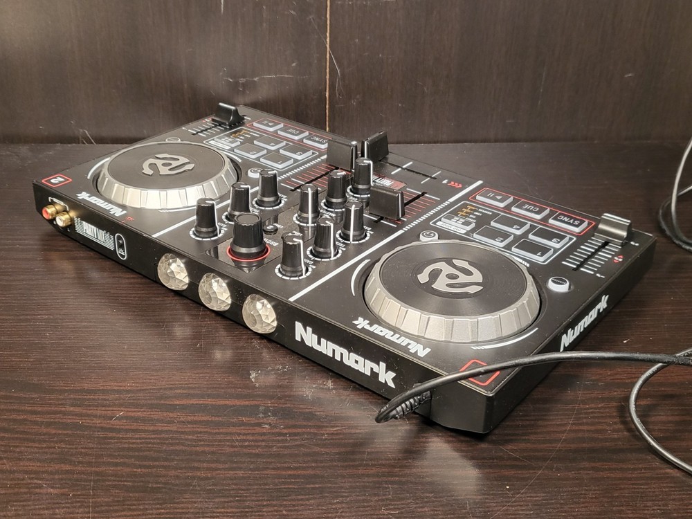 Numark Party Mix DJ Controller With Built In Light Show.