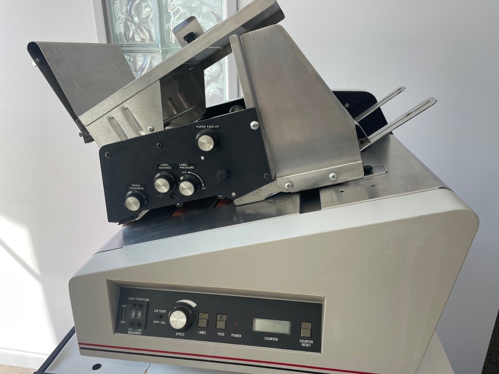 ASTRO ATS-9300 Label Affixing Machine
