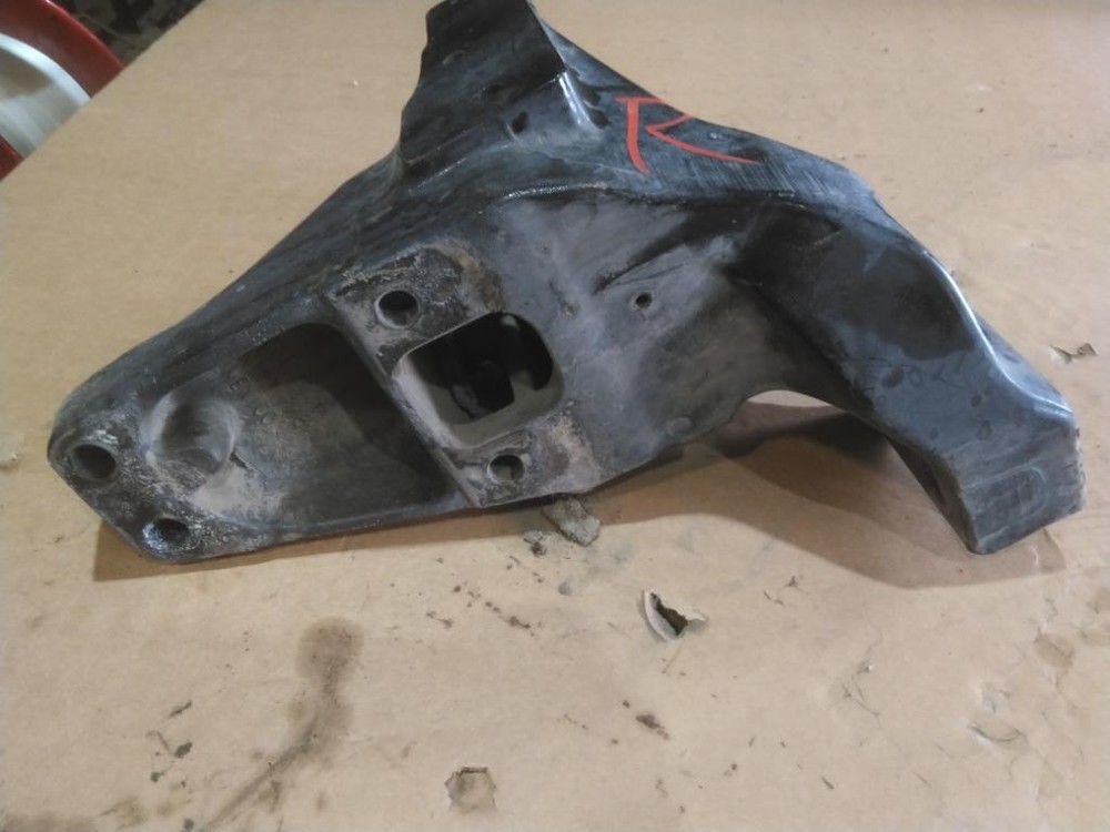 For 2020 PETERBILT 579 CAB MOUNT,BRACKET Right , OR
