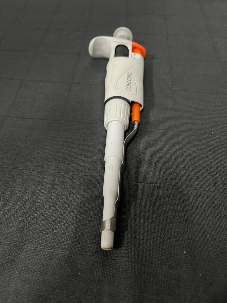 Corning Lambda Plus | 10-100uL | Autoclavable, Cleaned