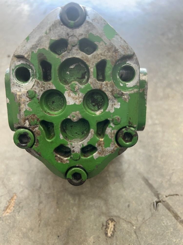 CH13990 John Deere 850 - 1050 Hyd Pump