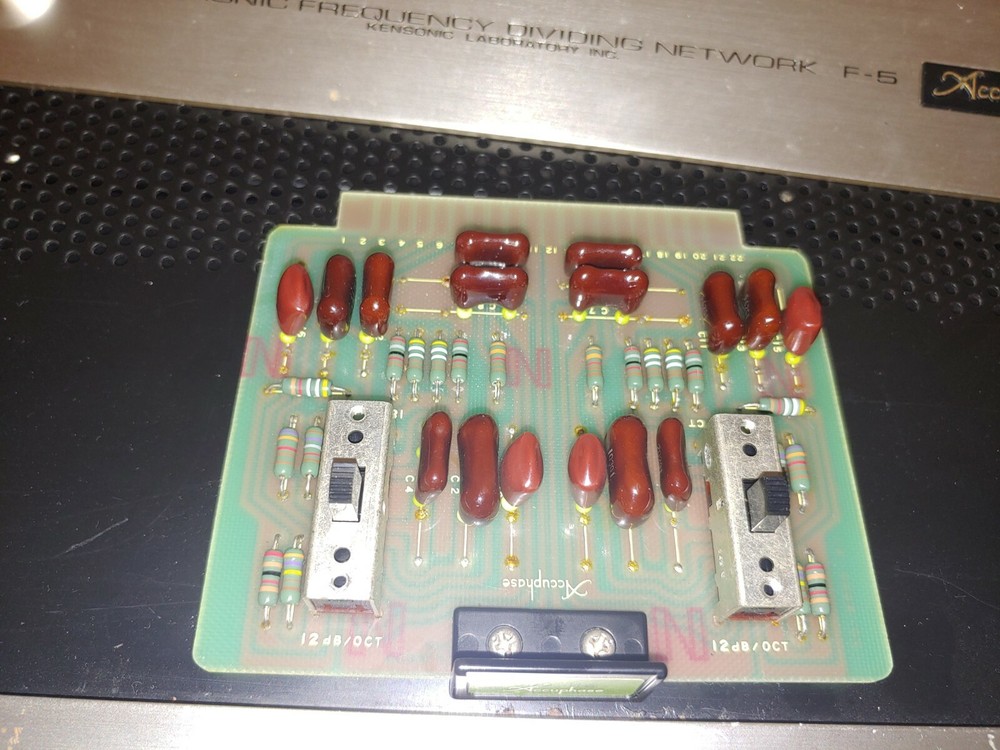 Accuphase F5 electronic crossover