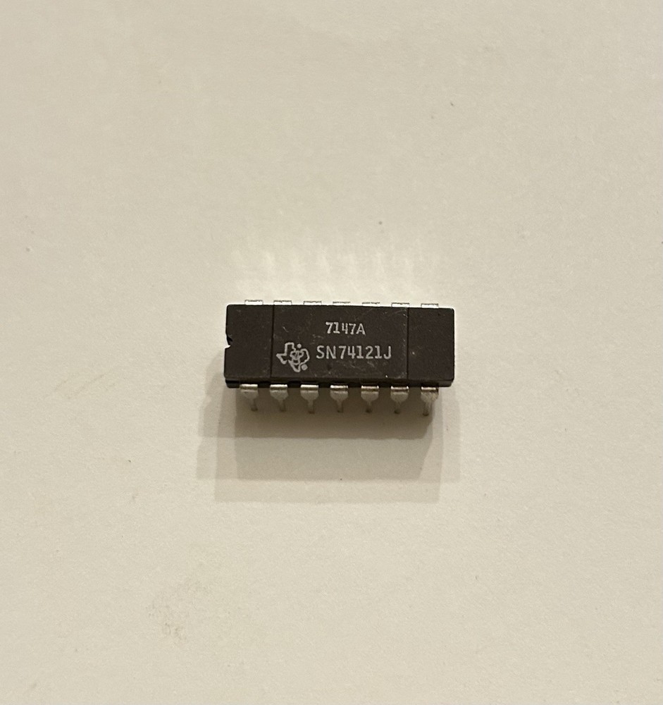Texas Instruments SN74121J 14-pin IC NOS