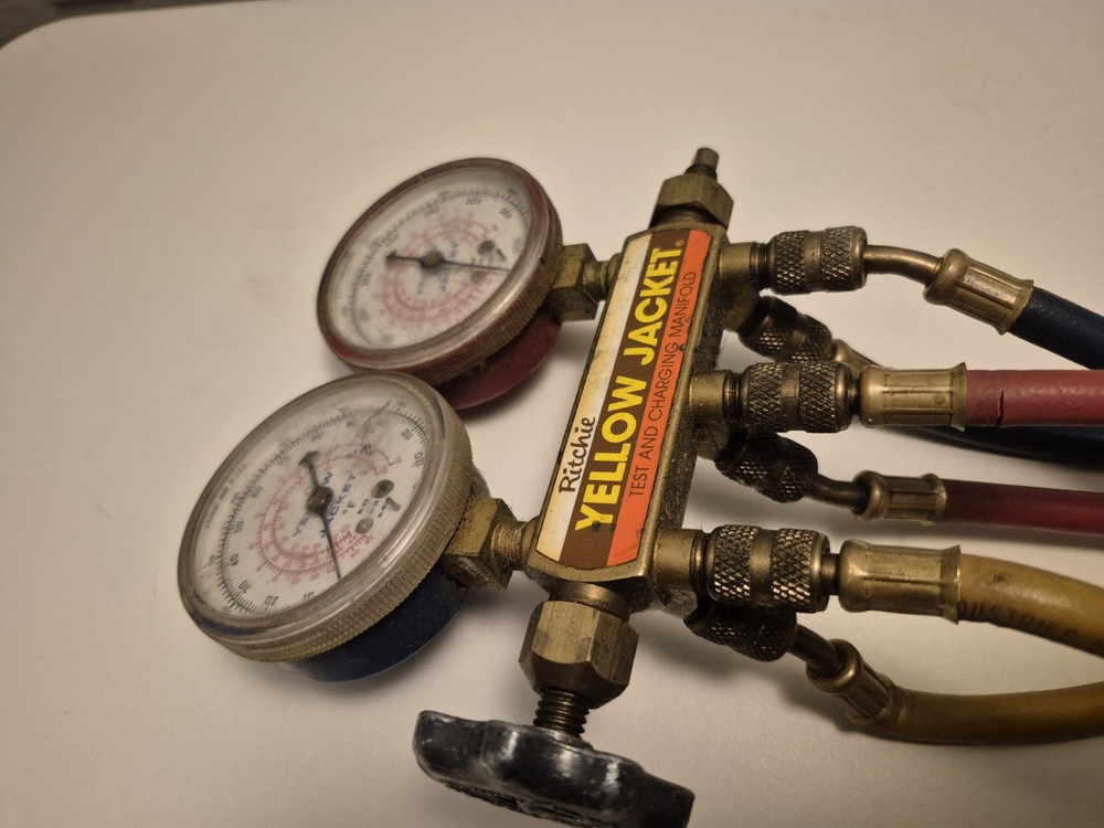 Ritchie Yellow Jacket Test And Charging Manifold With Gauges & Hoses