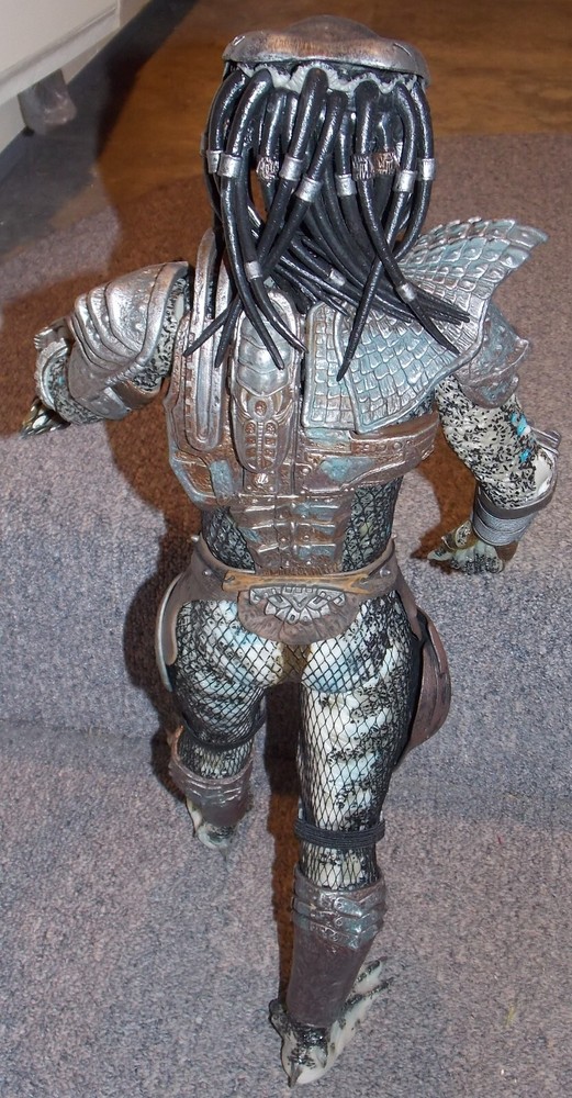 NECA Predator 20 inch Action Figure 1/4 Scale