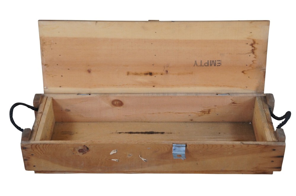 1968 Pine Ammunition for Cannon Without Projectiles Ammo Crate Bennett Box 37"