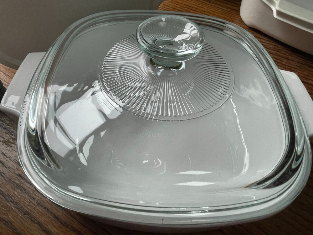 Corning Ware Solid White Pattern 1.5 L Casserole Dish w/ Glass & Plastic Lid