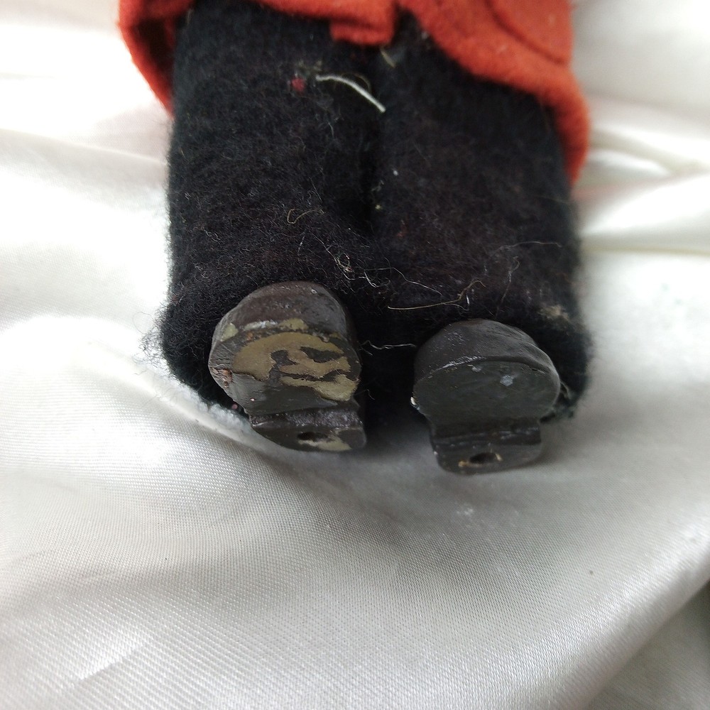 VINTAGE OLD MAN CAROLER FIGURE missing base