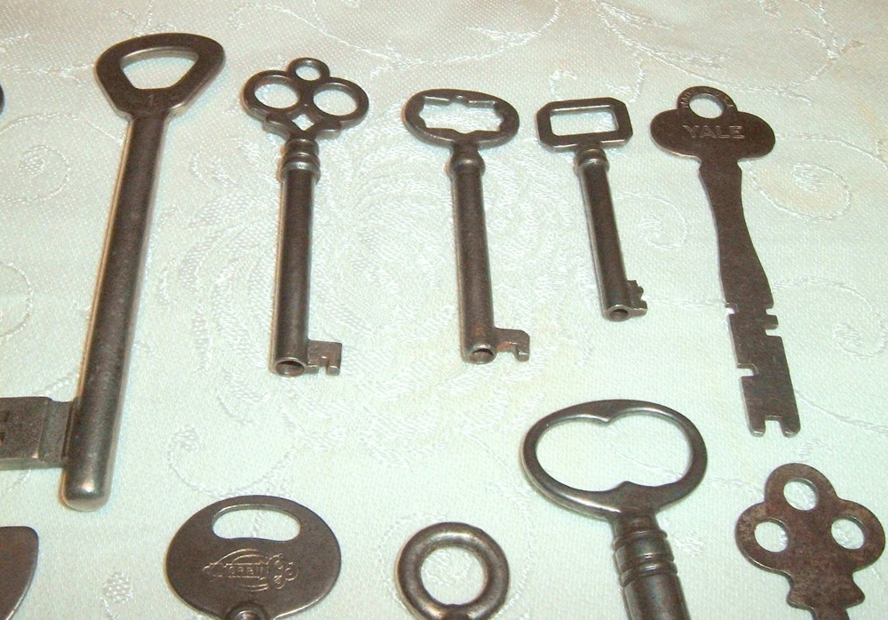Antique Vtg 25 Skeleton Keys Open Solid Barrel Cabinet Flat Misc Makers