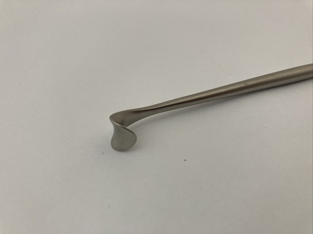 V. Mueller NL1003 Cushing Retractor