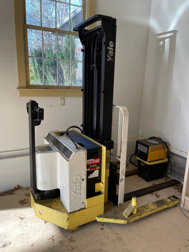 Yale 162G Type E 3000 lbs Walk Behind Forklift