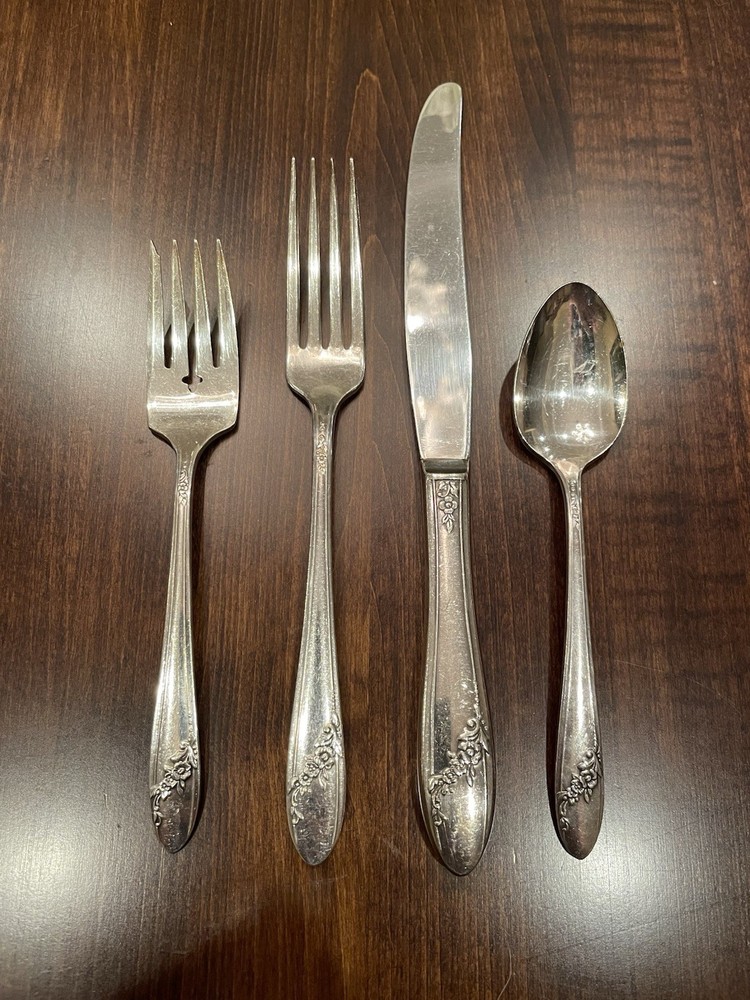 Vintage Tudor Plate Oneida Community Silverware Queen Bess II Pattern 32 Pcs