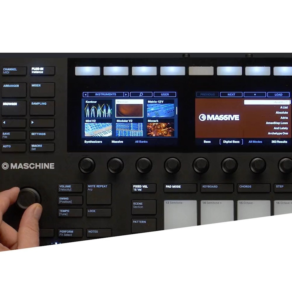 Native Instruments Maschine MK3 Groove Production and Drum Controller System
