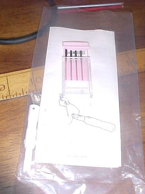 SEWING MACHINE NEEDLE INSERTER & THREADER & X15 NEEDLES