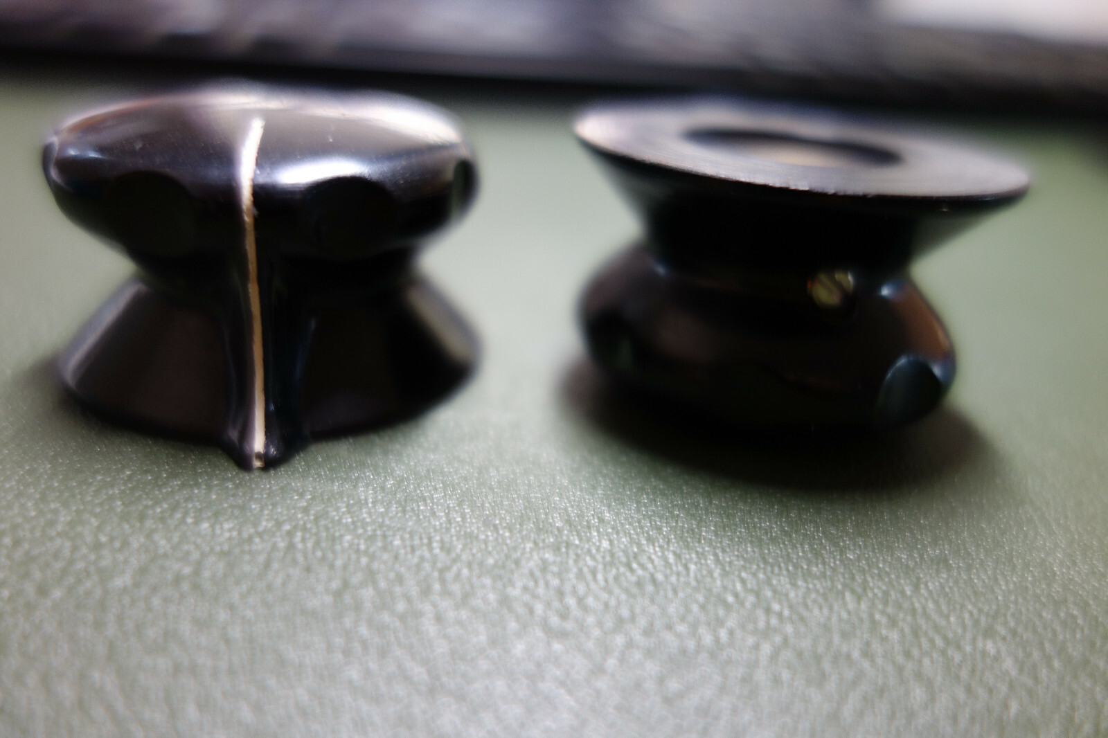 1 Ea RCA / BIC -1 1/2" Bakelite 1/4" Shaft - Brass Insert "copy" Audio Knob