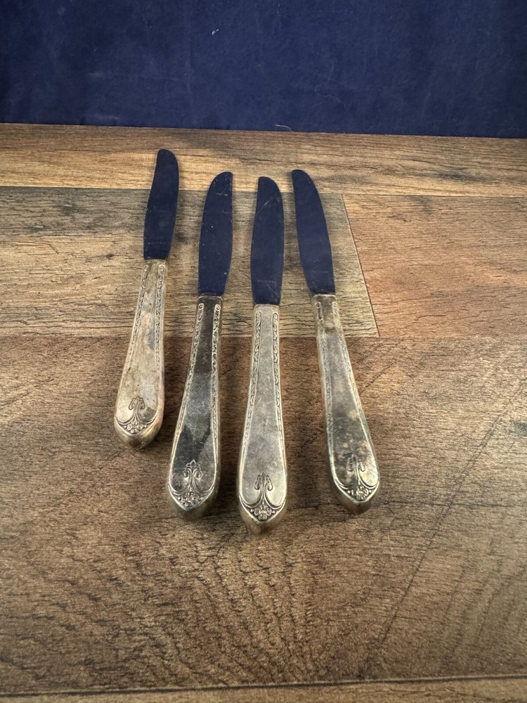 Lot of 4 Dinner Knife Knives Wm Rogers & Son Exquisite Pattern Silverplated