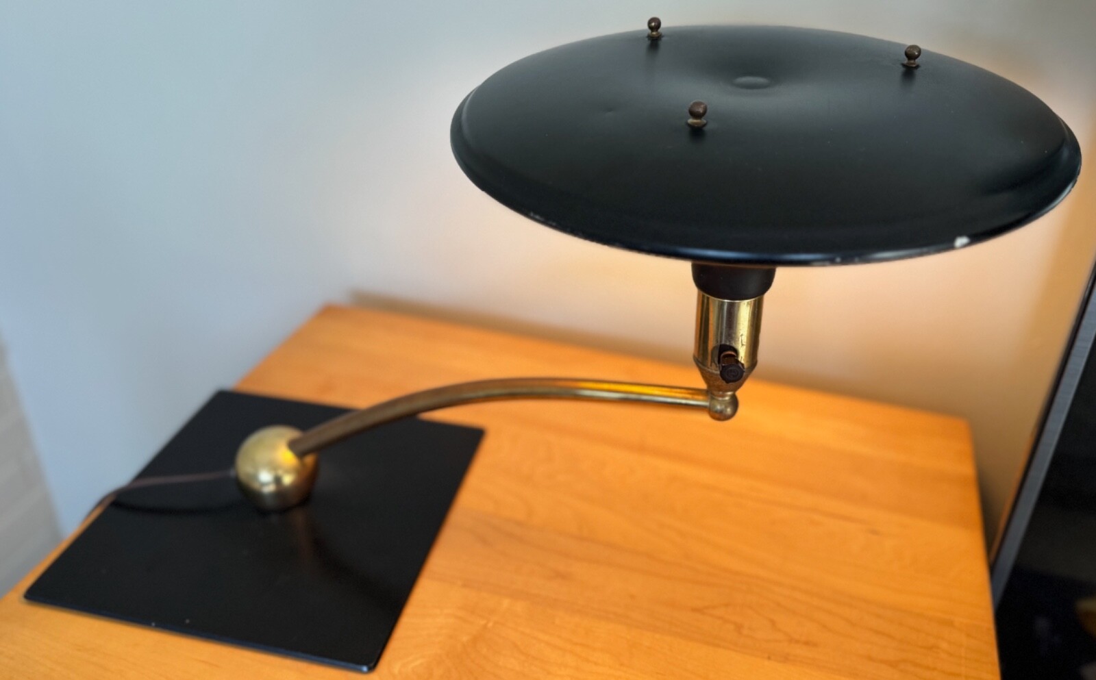 Vintage MCM Black Metal Wheeler Sight Light Cantilever Lamp Mid Century Modern